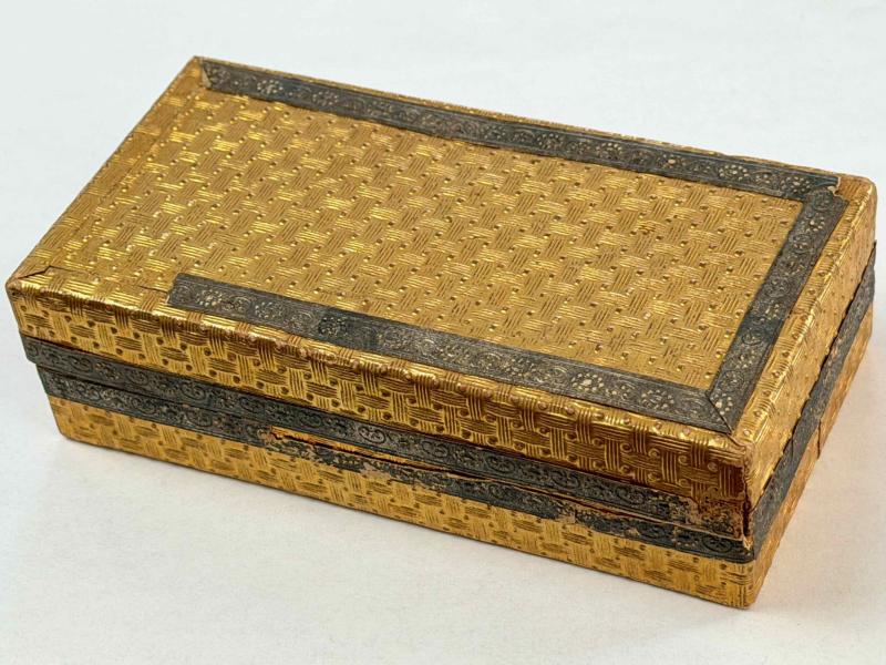 1971.1519 embossed box