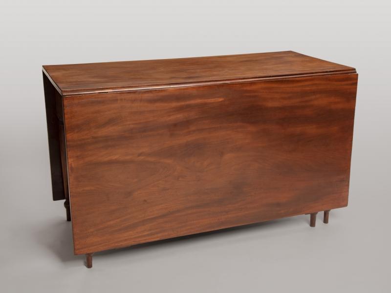 center section of dining table