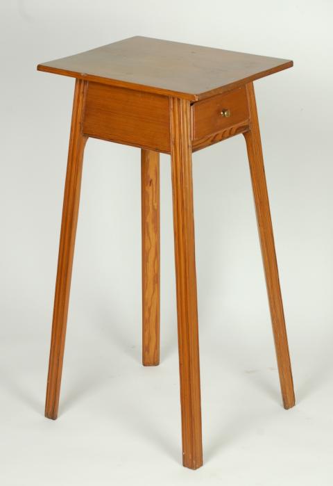 Splay-leg stand