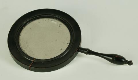 1968.874 hand mirror