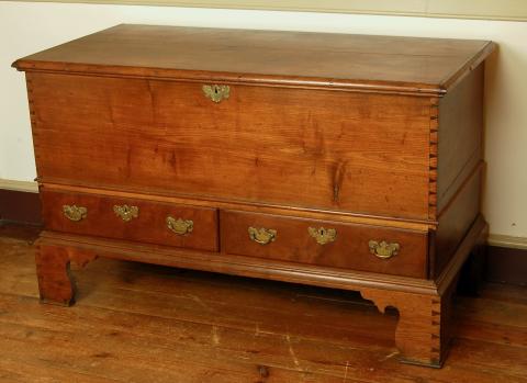 1971.599 blanket chest