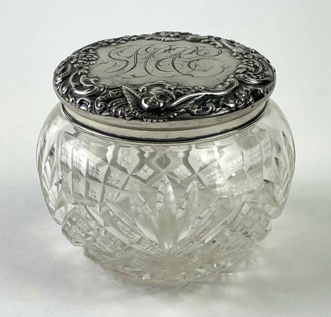 2011.205 lidded jar