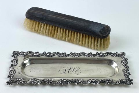 2011.206 brush and tray