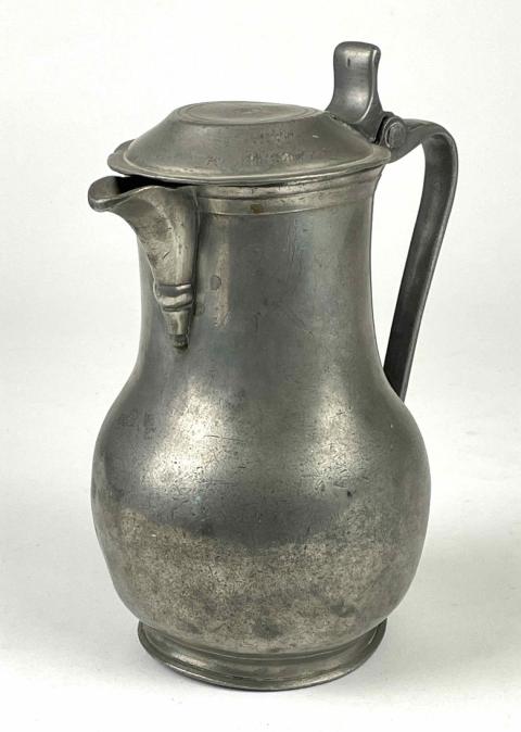 1977.557 pewter flagon