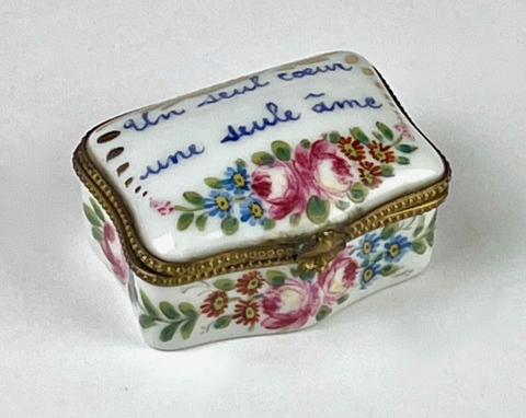 2011.36 snuff box