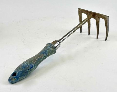 2020.104 hand rake