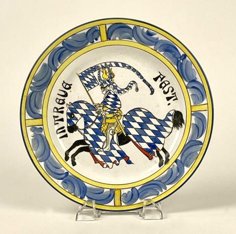 2009.40 plate with knight