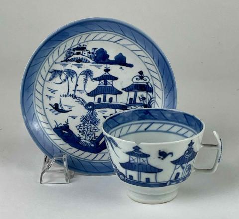 1971.770 Cup and saucer