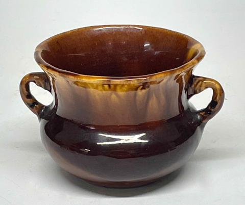 2020.60 two handled cup