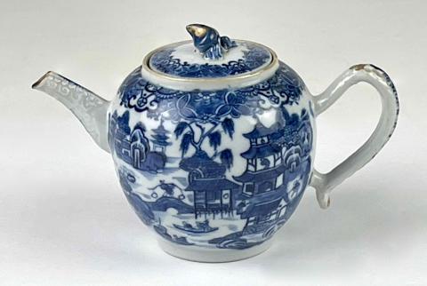 2011.74.1 miniature teapot