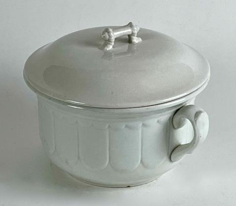 2021.74 chamber pot