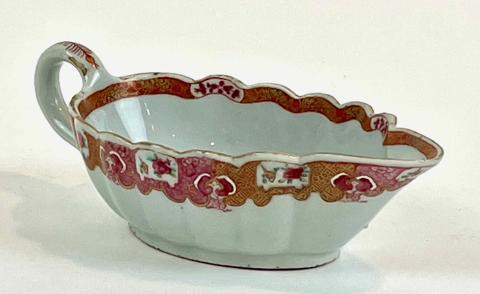 2011.108.1 sauce boat