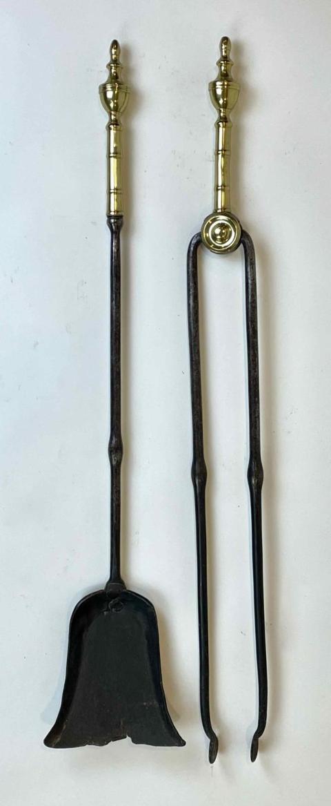 1959.3565 shovel and tongs