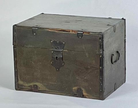 1959.3944 bottle case