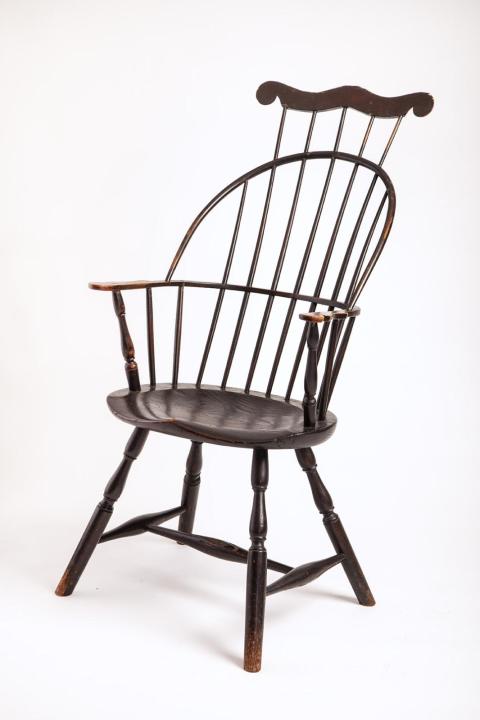 Sack-back Windsor armchair with top extension