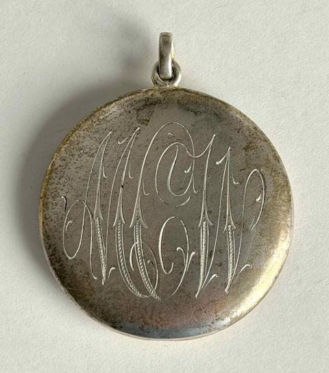 1971.1191 locket front