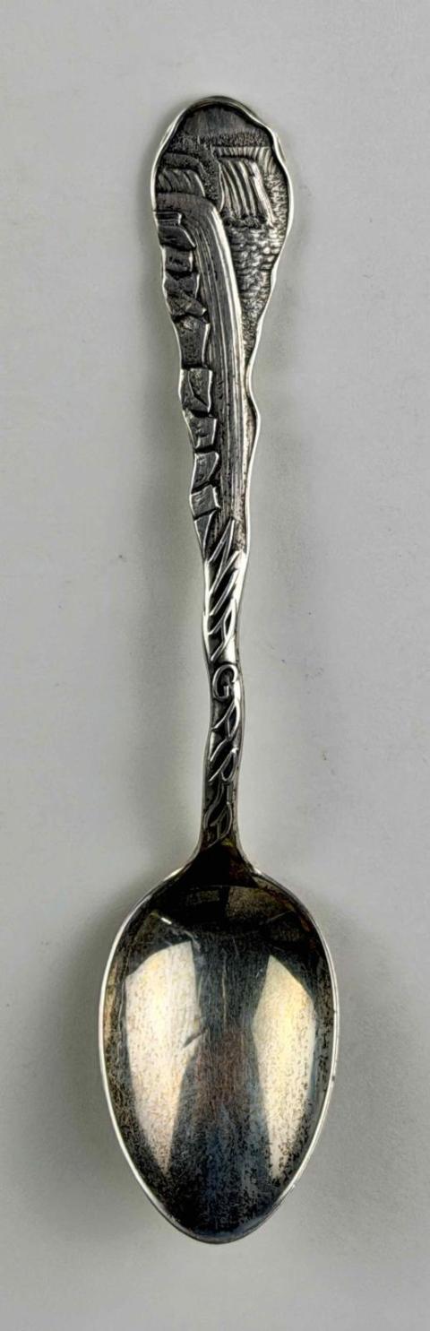 1971.1224 spoon