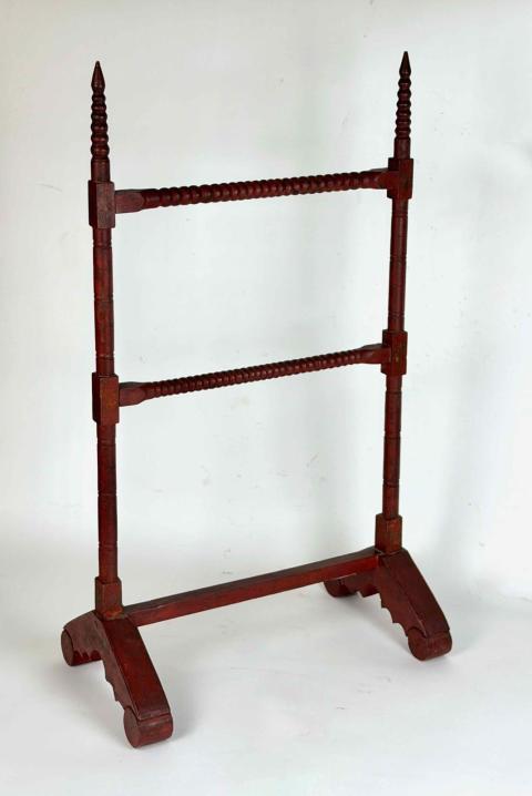 1959.3900 towel stand