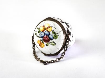 snuff box
