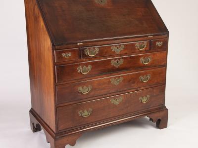 Slant-lid desk