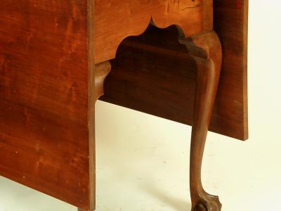Drop-leaf table end