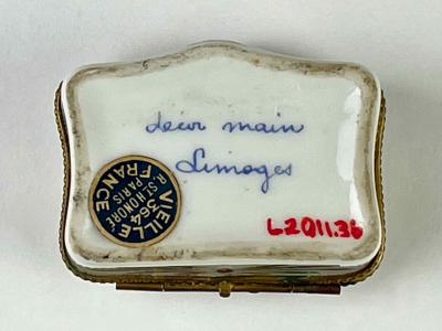 2011.36 snuff box mark label