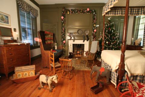 A Joyful Tasha Tudor Christmas