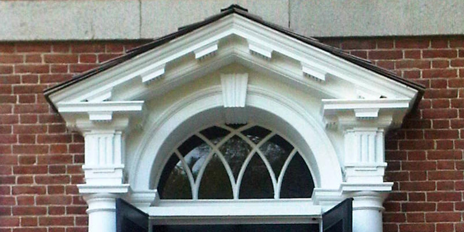 Georgian houses displayed a strict symmetry with a paneled door as a centerpiece capped by an elaborate crown or pediment.