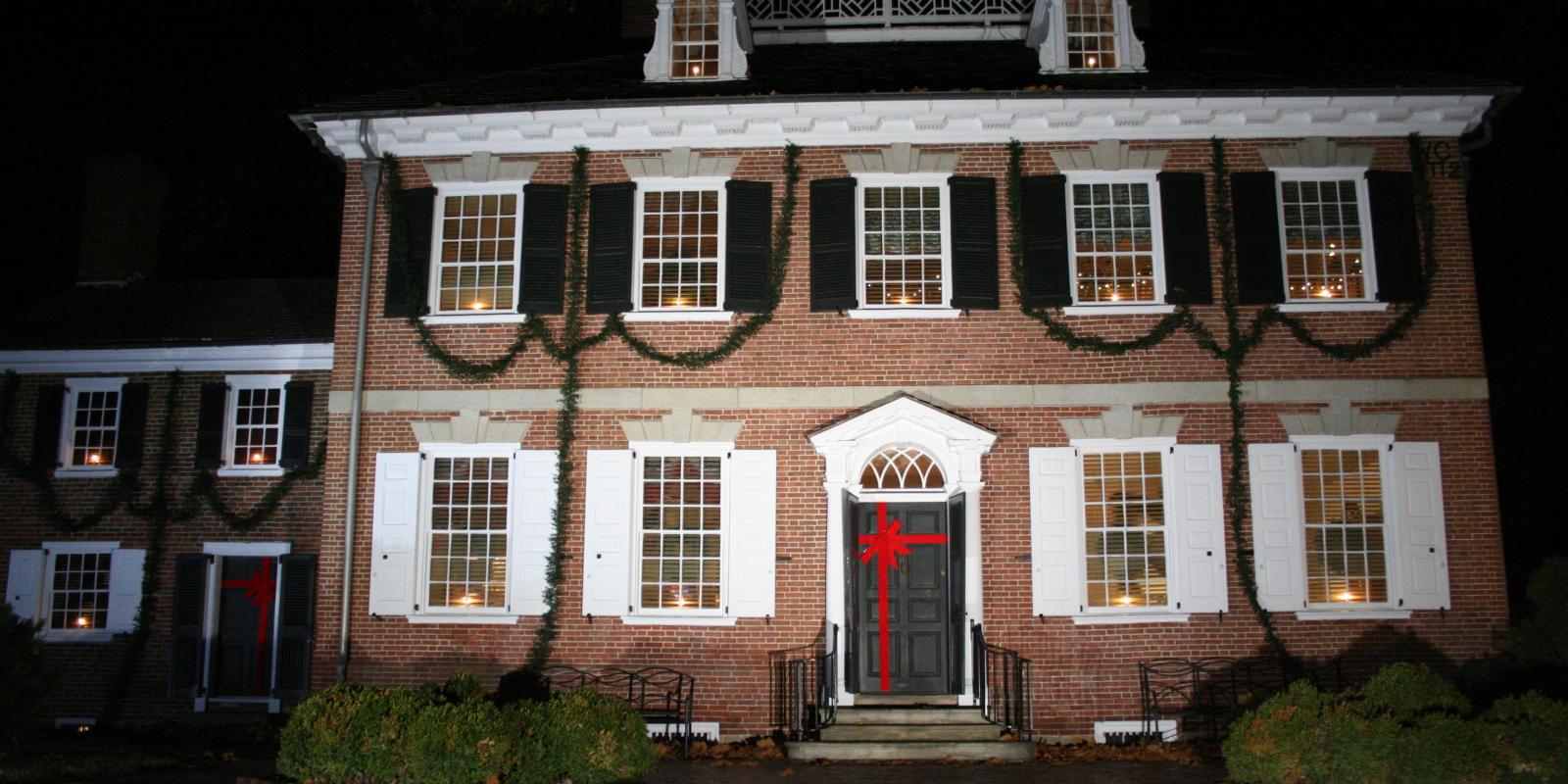 2013 Holiday Candlelight Tour Hosted by the Curator