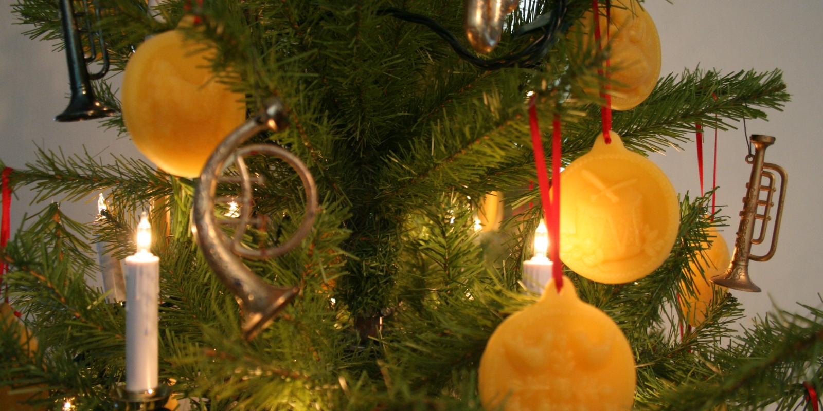 Candlelight Tour of Holiday Exhibit