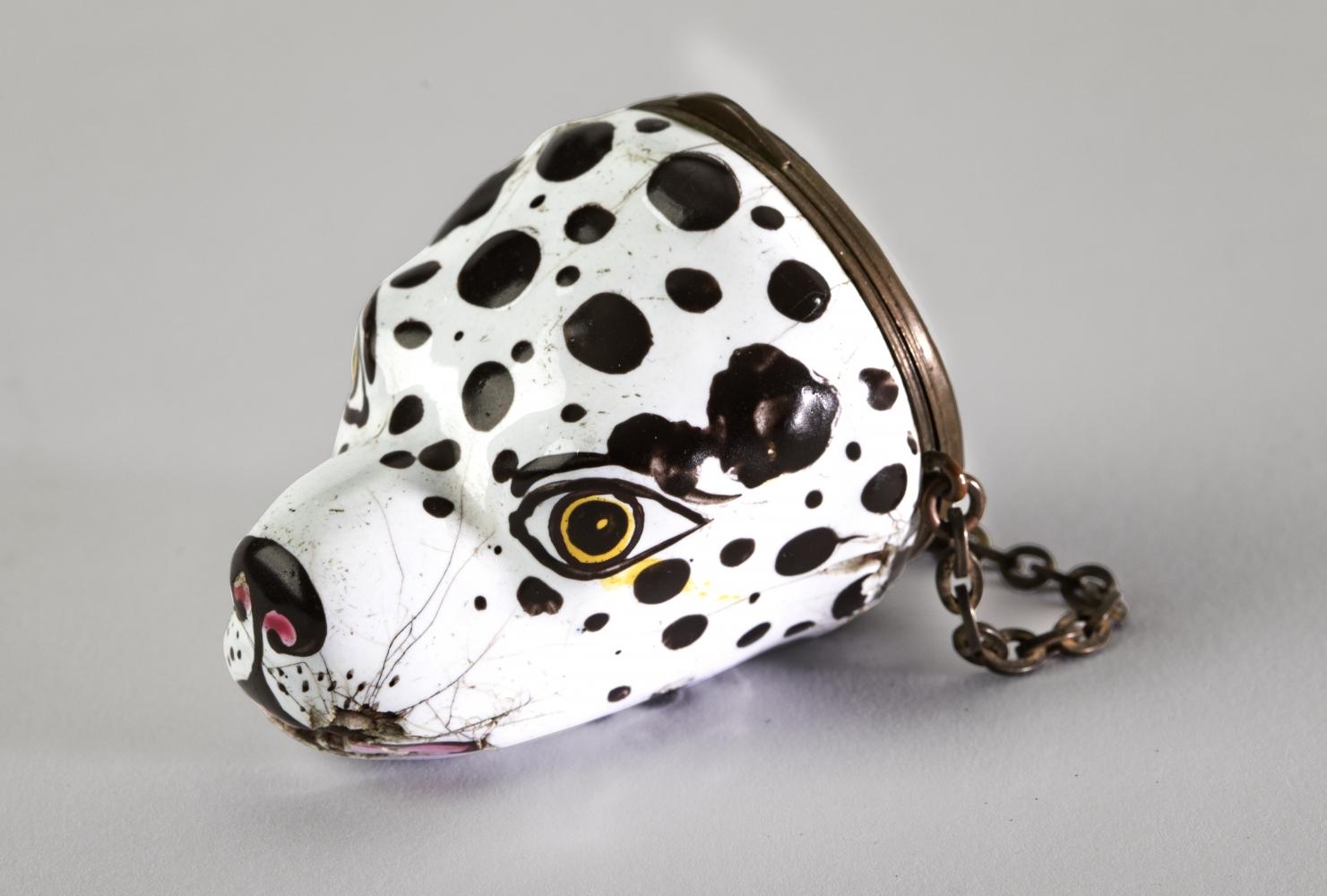 dog head snuff box 