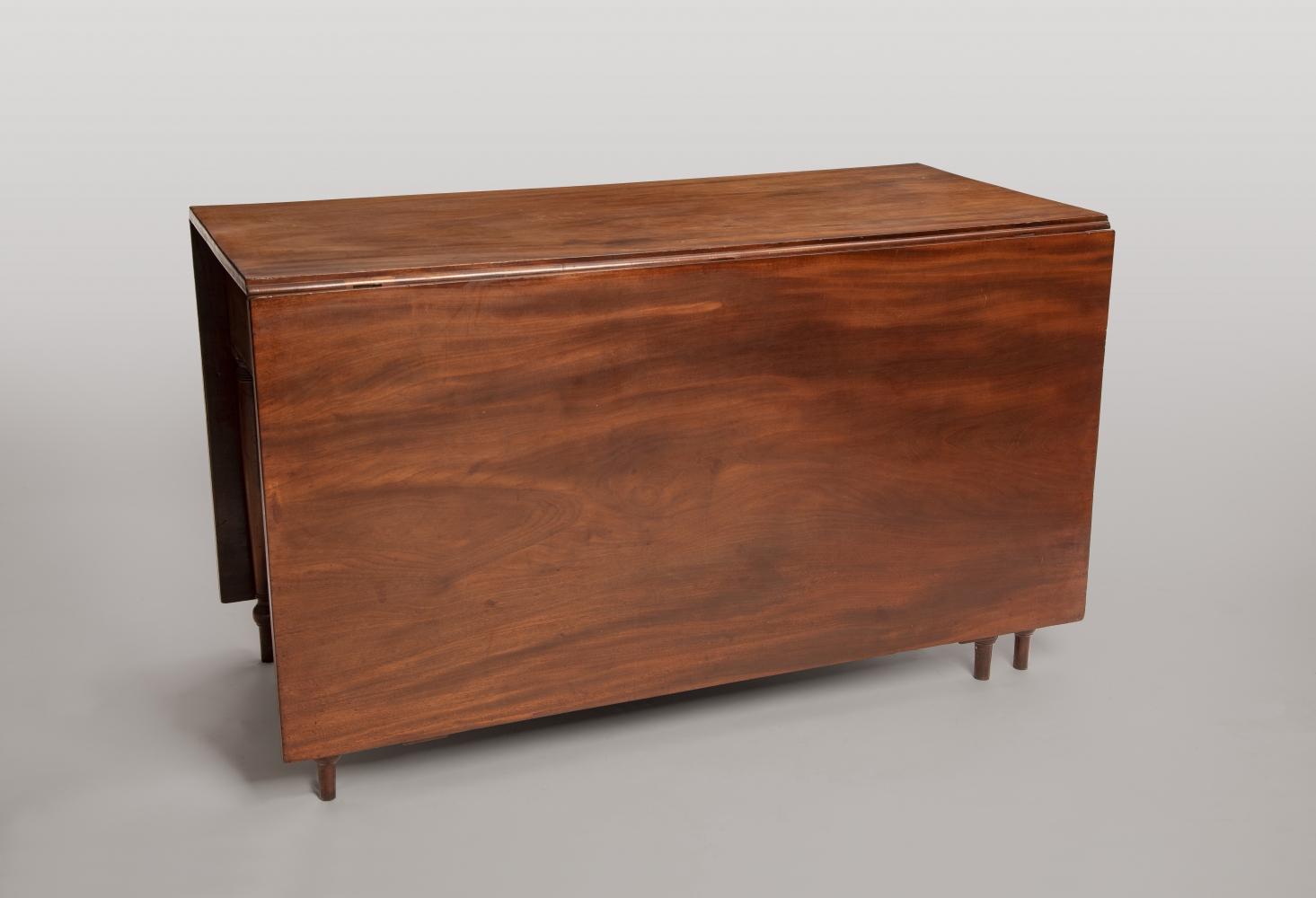 center section of Dining table