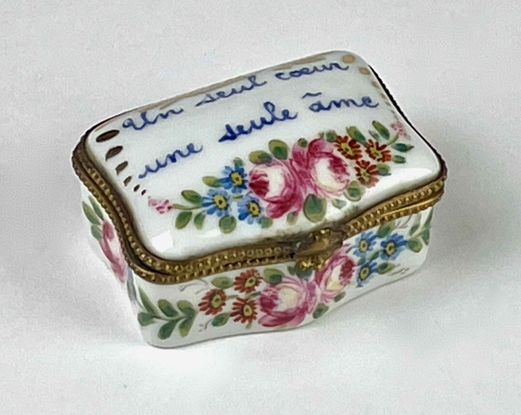 2011.36 snuff box